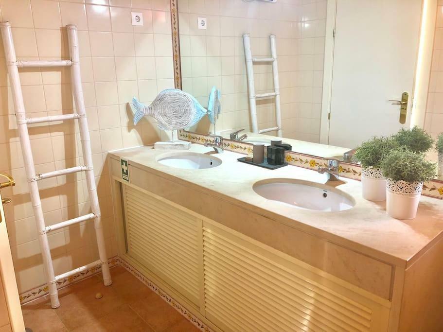 Sea Breeze Golf & Beach Villa ชาร์เนกา ภายนอก รูปภาพ